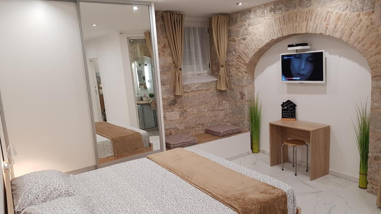 Ferienwohnung Tales Of Split - 100 Meters From The Seafront Exterior foto