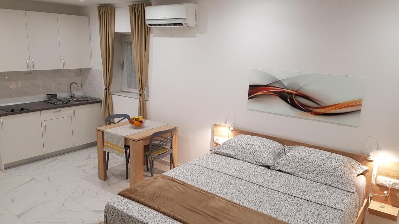 Ferienwohnung Tales Of Split - 100 Meters From The Seafront Exterior foto