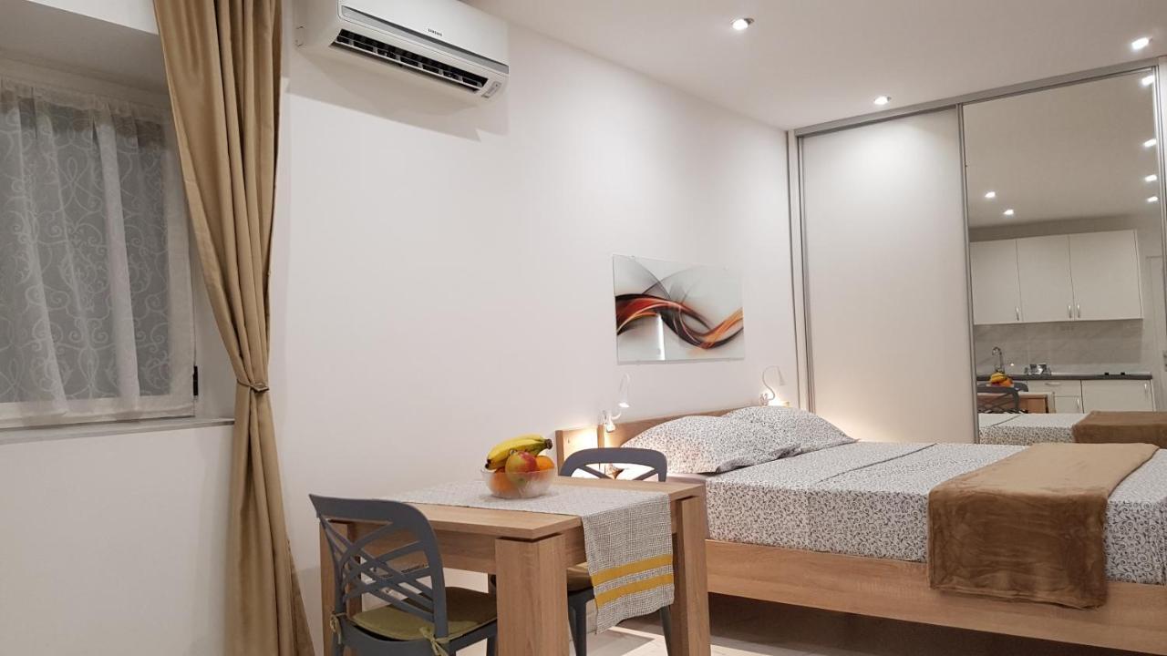 Ferienwohnung Tales Of Split - 100 Meters From The Seafront Exterior foto