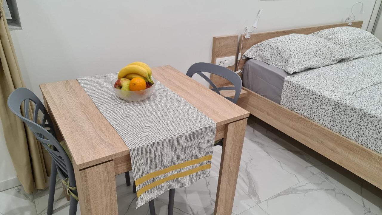 Ferienwohnung Tales Of Split - 100 Meters From The Seafront Exterior foto
